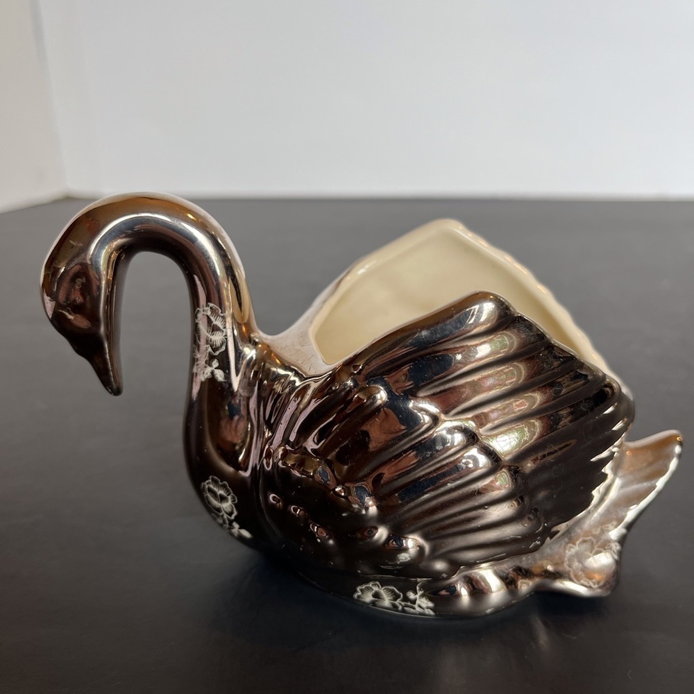 Vintage Weeping Swan with Platinum 22kt Overlay - Picture 3 of 10